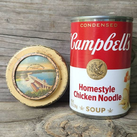 VINTAGE Tin Sewing Kit Souvenir OZARKS Travel orig threads, aged patina, - Picture 3 of 8